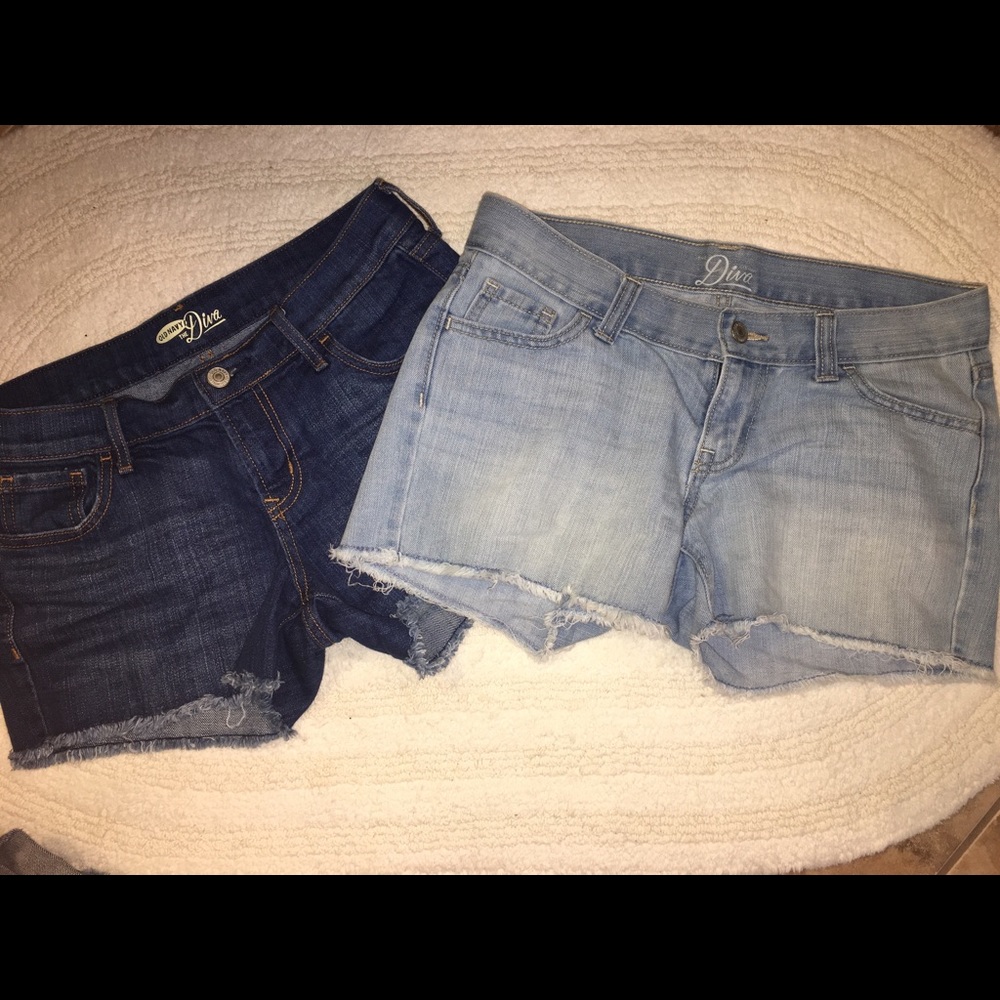 Pair of Old Navy cutoff denim shorts Sz 2